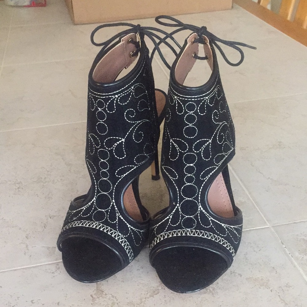 BCBGMAXAZRIA heels
